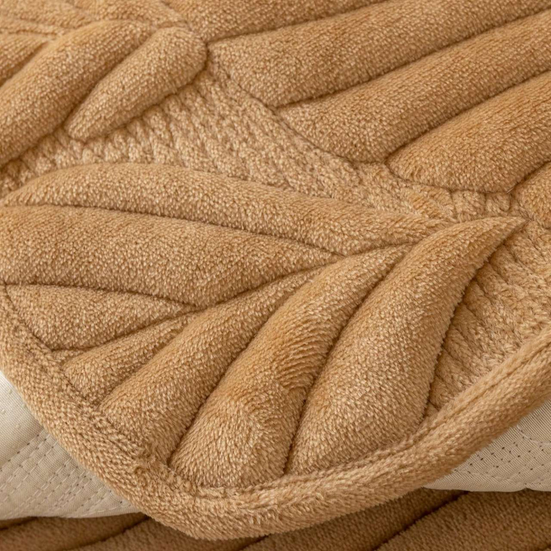 Kid & Pet Friendly Couch Cover - Non-Slip & Plush